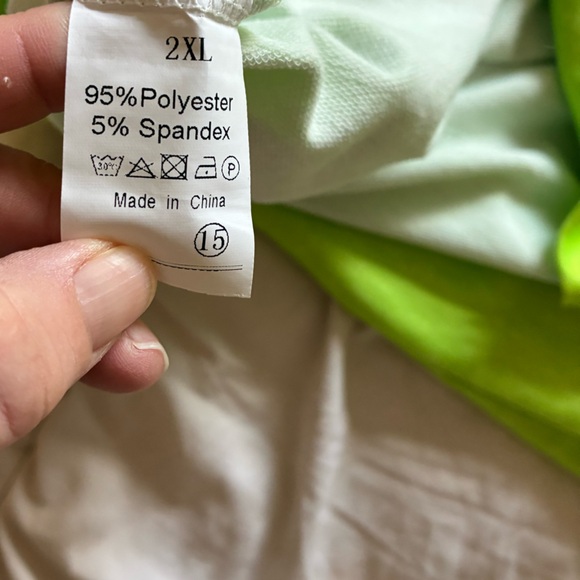 🎄 The Grinch “Drink Up Grinches” Cold Shoulder Top With Distressing– Size 2X - Picture 11 of 11